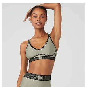 Alo Yoga size S sage green Airlift Line Up Bra